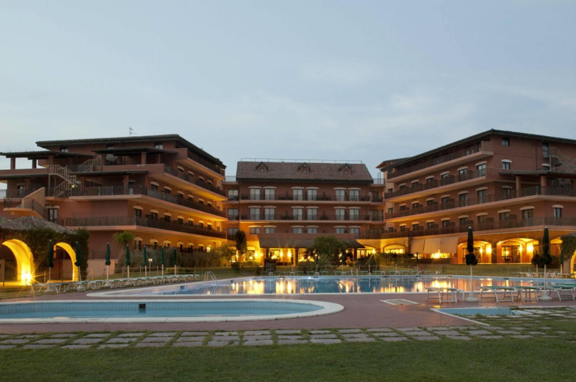 Hotel Marina Di Castello Golf & 4*